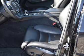 Volvo XC60 2.0 B4 mHEV Momentum A/T - 12