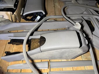 Mercedes W211 E-class Interier - 12