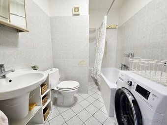 Väčší 2-izbový byt 50 m² V CENTRE / Škultétyho / Staré mesto - 12