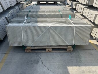 Predám betónové plotové platne a stĺpy - 12