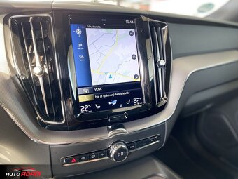Volvo XC60 B4 145 kW AWD Geartronic R-Desing - 12