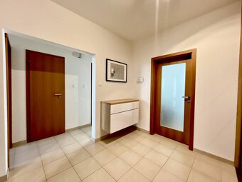 Na prenájom 3-izbový byt s 3 samostatnými izbami – Ružinov - 12
