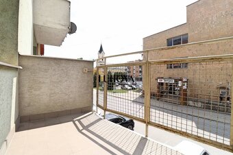 VEĽKÝ 2-izbový byt v centre mesta - 12