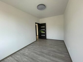 Kvalitná moderná NOVOSTAVBA s pozemkom 550 m2 - 12