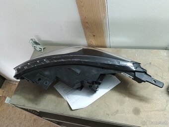 Práve predné svetlo Kia Rio - 12