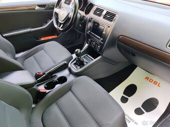 Volkswagen Jetta 2.0 TDI CR Facelift - 12