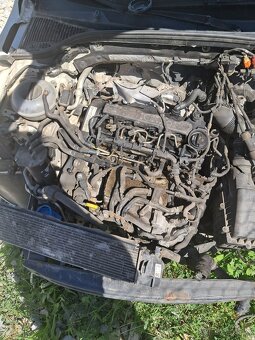 Rozpredám octavia 3, 1.6, 77kw, svetlá,dvere, motor, kufor - 12
