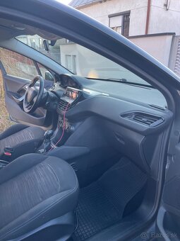 Peugeot 208 • 2012 • 1.4 Diesel • 50 kW • - 12