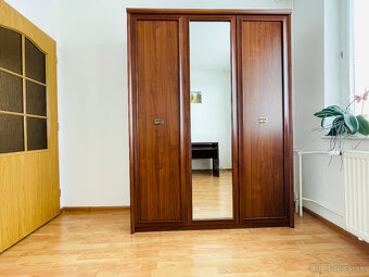 Predám útulný a slnečný 3-izbový byt s loggiou - 12