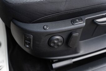 Volkswagen Passat B7 Variant 2.0 TDI BMT Highline - 12