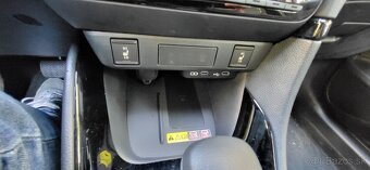 Toyota Yaris Hybrid 2025 - executive - 12