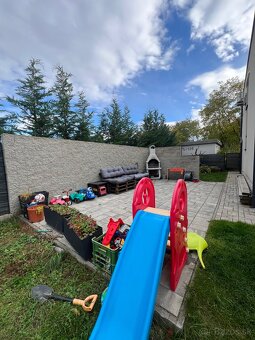 4izbovy 2podlazny dom s bazenom - 12