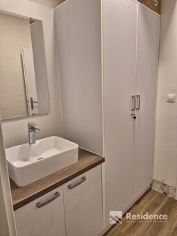 Rezervované Atraktívny obchodný priestor v centre L. Mikulá - 12
