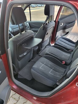 Renault Megane Scenik - 12