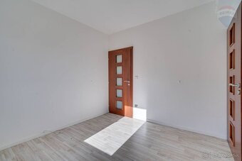 6-izbový rodinný dom s dvojgarážou v Malinove - 12