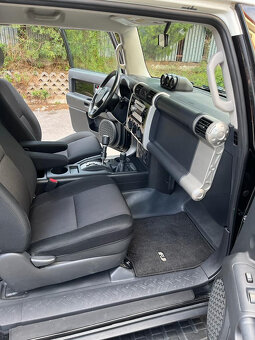 TOYOTA FJ CRUISER - 12