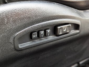 Infiniti / 314 koní, automat, V8 / - 12