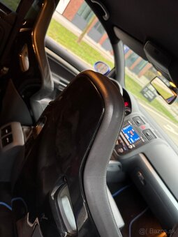 VOLKSWAGEN GOLF R32 3.2 V6 - 12