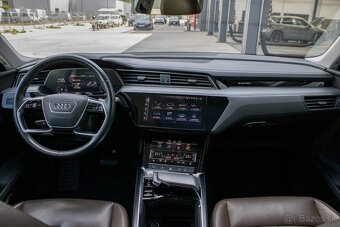 Audi E-tron 55 quattro - 12