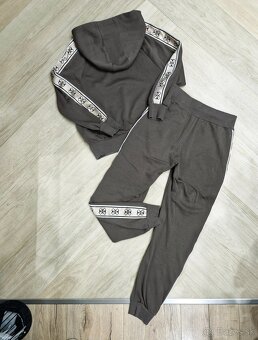 NOVE Guess 2x khaki zlata teplakova suprava - 12