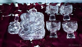 Krištáľové karafy + 4 ks poháre, džbán - 12