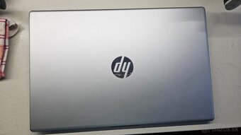 Zachovalý 15 palcový HP notebook - 12