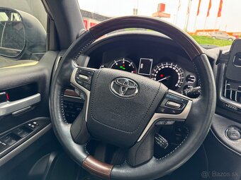 TOYOTA LAND CRUISER 200 - 12