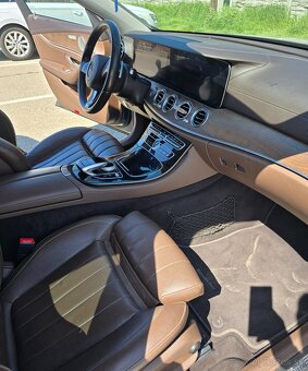 Mercedes  E220d - 12
