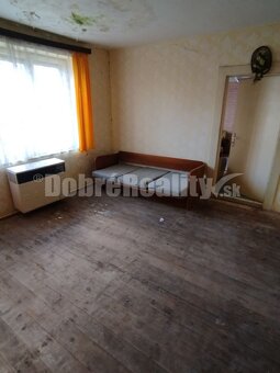 Veľký stavebný pozemok s rodinným domom v tichom prostredí . - 12