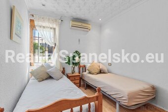 Apartmán 3+kk se zahradou, kousek od pláže ŠPANĚLSKO - 12