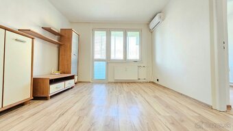 PRENÁJOM: 3 izbový byt s 2 loggiami, Októbrová ul., PREŠOV - 12
