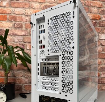 Ryzen 7 9800X3D\32GB\RTX 5080\SSD\1200W Zdroj - 12