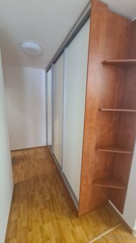 Predám 2-izbový byt v Petržalke na Šustekovej - 12