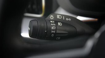 Volvo XC60 B4 R-Design A/T (odpočet DPH) - 12