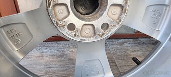 Predám zimné pneumatiky 225/45 r17na elektronoch Skoda Denom - 12