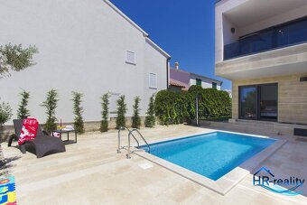 Vodice, Srima – zariadená vila v 2.rade od mora - 12