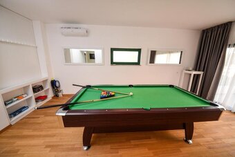 Vila s bazénom, posilňovňou 35 metrov od mora v Chorvátsku - 12