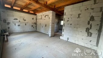 Ponúkame na predaj rozostavanú  stavbu bungalovu v obci Mark - 12