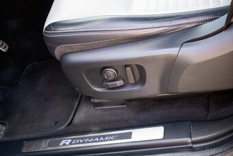 Land Rover Discovery Sport 2.0D SD4 SE AWD A/T - 12