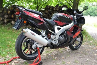 Honda CBR 900RR Fireblade SC28 - 12