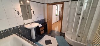 Štýlový veľkometrážny byt 116 m2 s krbom v srdci centra Brat - 12