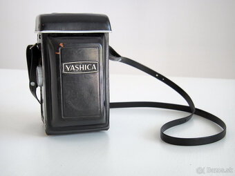 Predám Yashica-D s objektívom Yashinon - 12