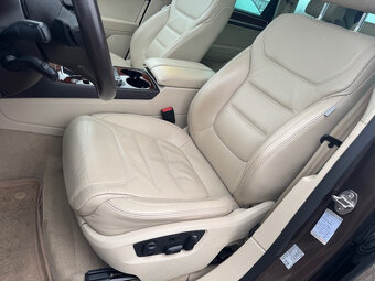 Volkswagen Touareg II 3.0 V6 TDI Premium 4XMOTION - 12
