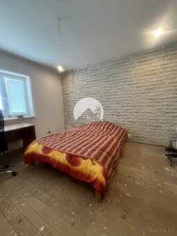 ZNÍŽENÁ CENA Pekný rodinný dom len pár krokov od štrkovo- - 12