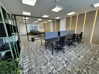 Prenájom rožného obchodno-skladového priestoru 421 m² s kanc - 12