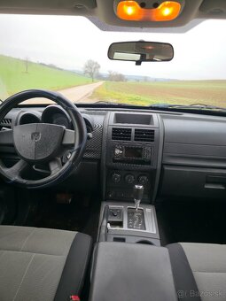 Predám Dodge Nitro, rok 2009 automat - 12