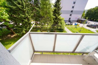 Na predaj 2 izbový tehlový byt s loggiou a výťahom, Stromová - 12