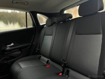 Mercedes Benz GLA180 A/T - 12