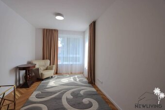 Prenájom nového 3iz. bytu so záhradou a bazénom v centre Pie - 12