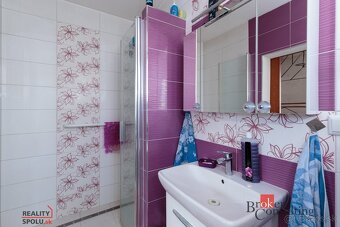 5,5 izbový starší rodinný dom na predaj - Valaská Dubová - R - 12